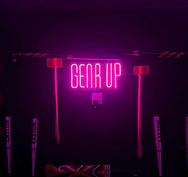 Genr Up neon hammer wall